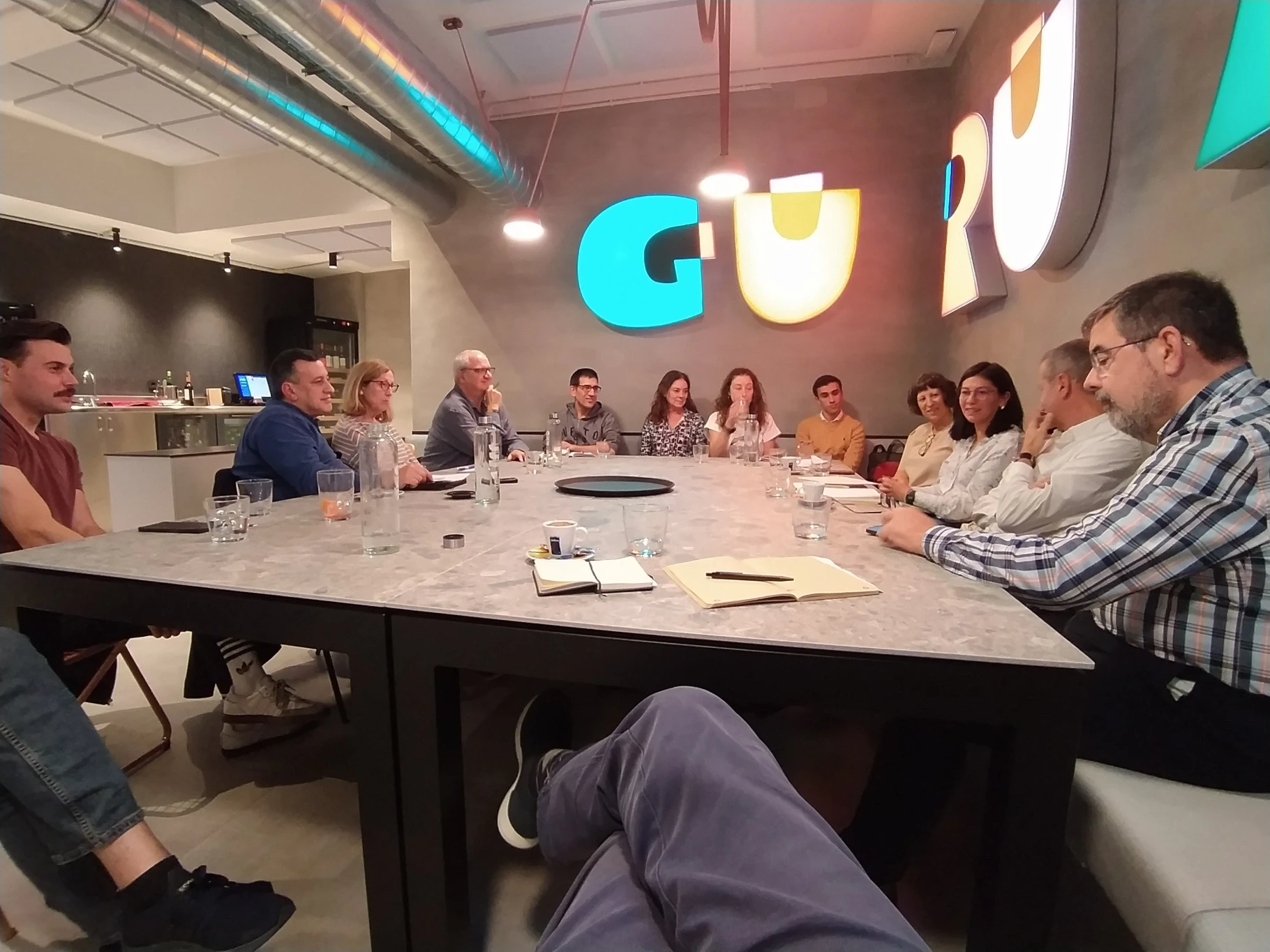 Reunión tarde en Guruzu